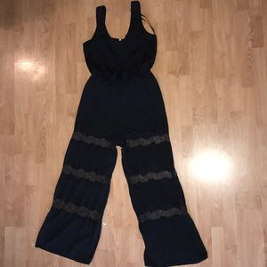 💥BCBG Generation💥 ElegantLace cut out Romper